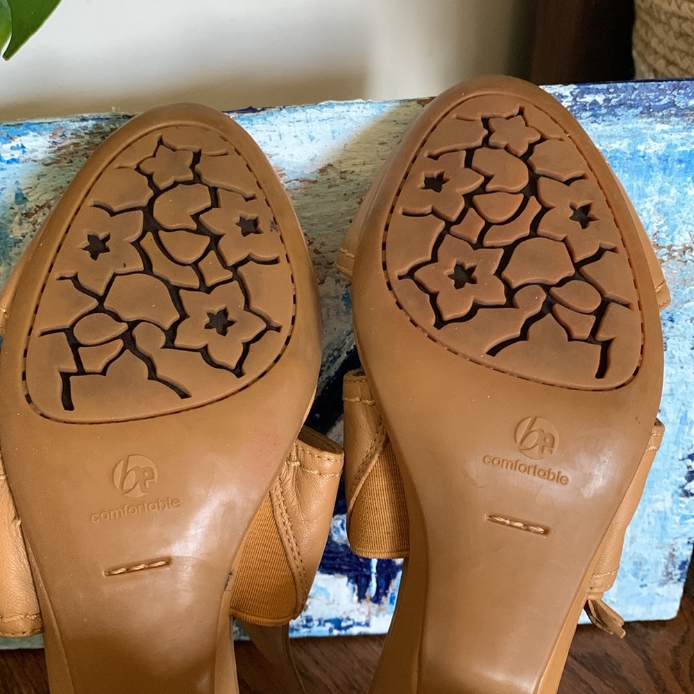 be Comfortable Blondo Heeled Sandals Tan Leather Peep Toe Sz 8M - Picture 14 of 16